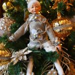 HDB_5685 800x1200 - Kerst 2021 - Kerstvrouw in kerstboom - Snit & Style